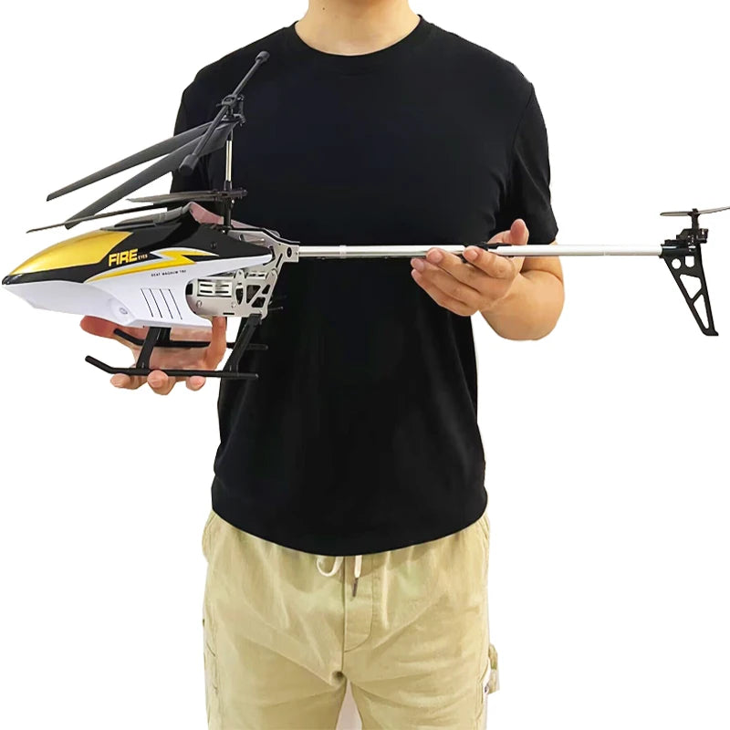 Helicóptero Rc com controle remoto drone ao ar livre.